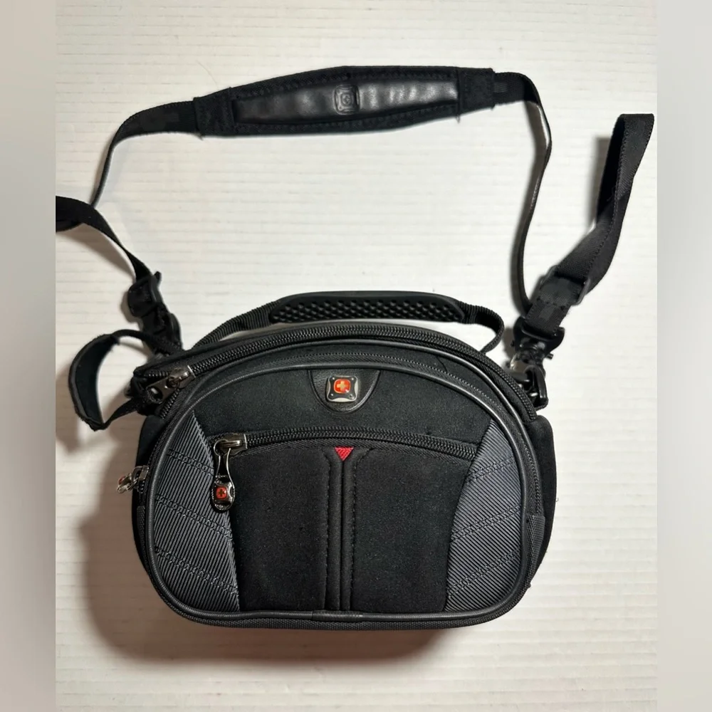 Wenger Swiss Gear The Sherpa LG Cam CSE Neopro‎ Medium Padded Camera Bag Black